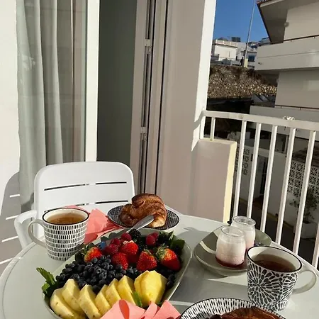 Center & Sea View Torresol شقة *