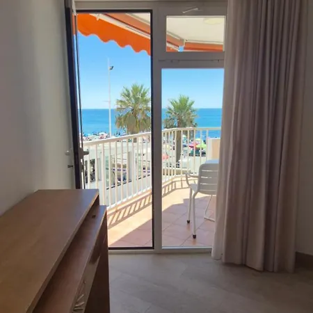 Center & Sea View Torresol شقة *