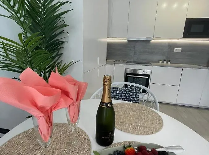 Center & Sea View Torresol Apartamento