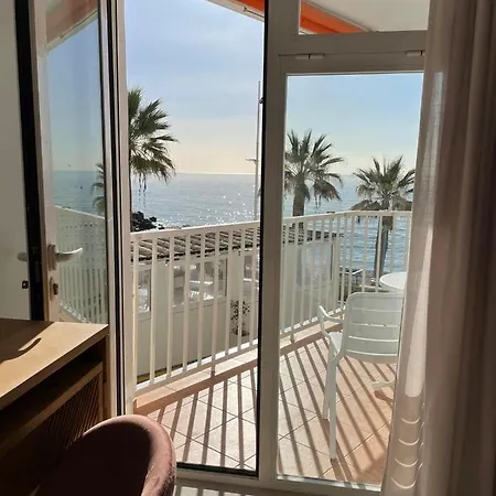 Center & Sea View Torresol 네르하