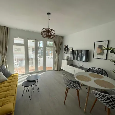 Center & Sea View Torresol * 네르하